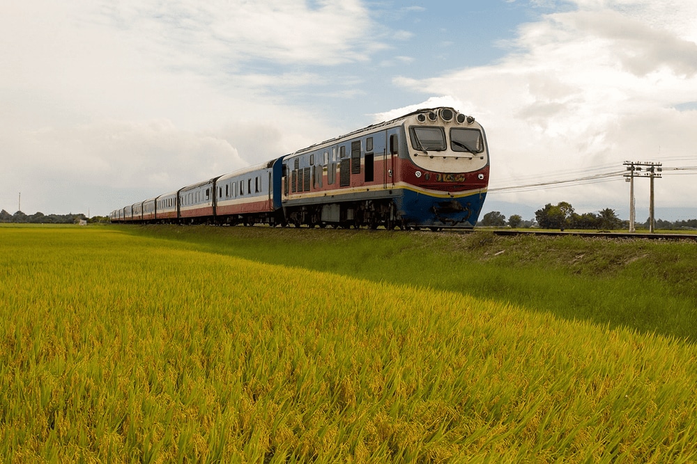 Getting from Hanoi to Lao Cai is easy by train. (Source: Fanpage Vietnam Railway)