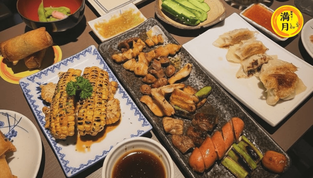 Sushi and sashimi are the famous dishes in SHOCHU BAR MANGETSU, which are made from fresh ingredients (Source: Fanpage Shochu Bar Mangetsu)