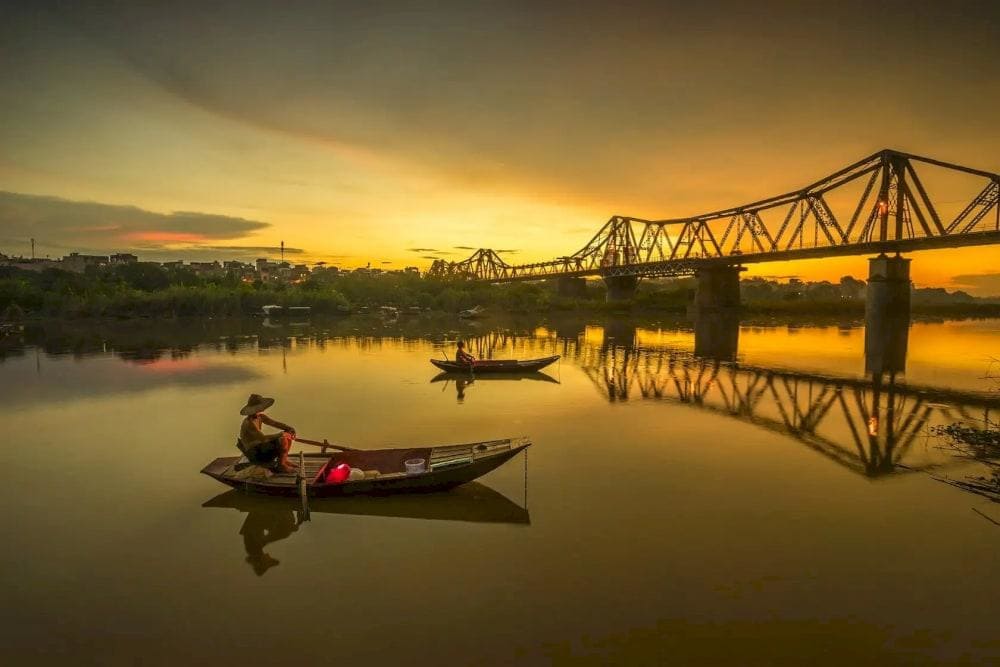 The impeccable view of Long Bien Bridge during sunrise