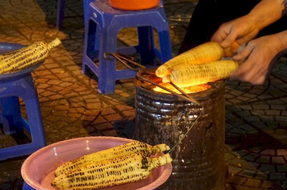 These street food stalls usually open at night