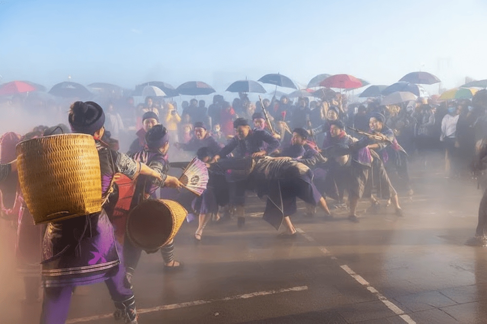 The Sapa Love Market is organized for people to meeting and enjoying the traditional performances