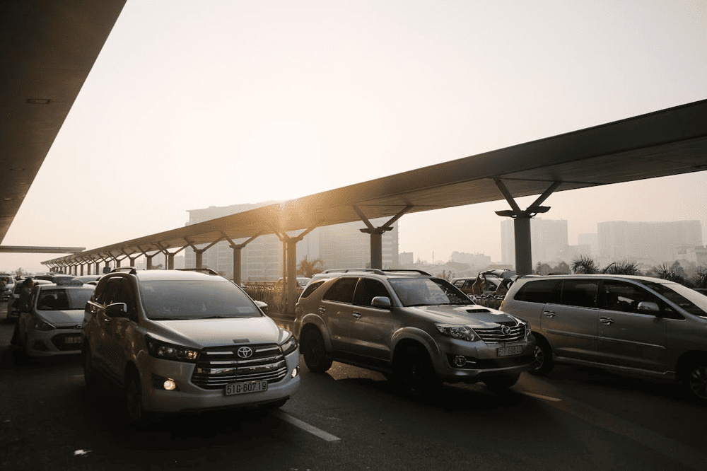 Travelers can easily reach Mooc Spring by taxi, enjoying a comfortable ride without worrying about navigation (Source: Pexels)