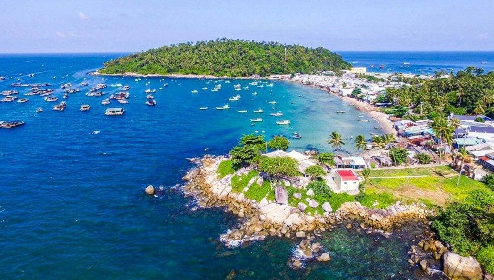 Nam Du Island boasts 21 islets with crystal-clear waters and sandy beaches
