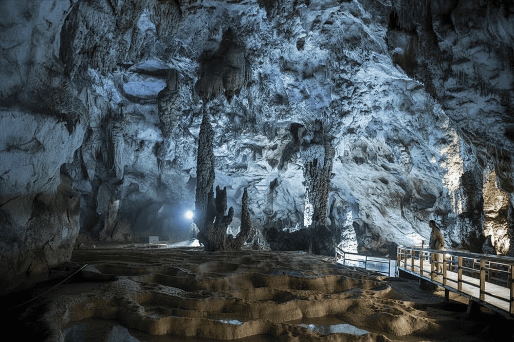 This story has been passed down by locals and adds a mystical layer to the cave’s natural landscape