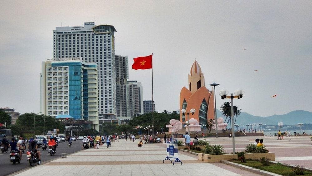 This lively spot is ideal for a leisurely evening walk, offering picturesque views of the coastline and a vibrant local atmosphere