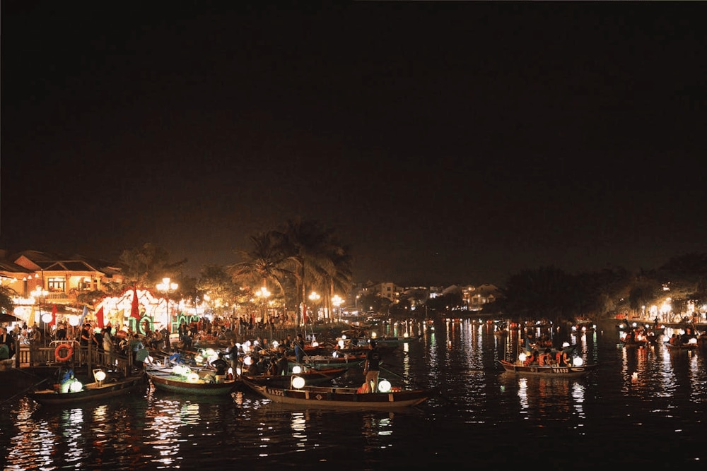 Hoi An boasts energetic night markets that draw in crowds every evening (Source: Pexels)