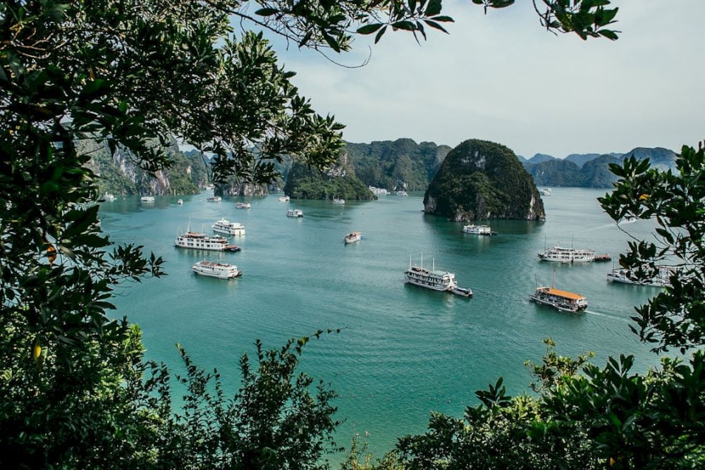 Sleeping on a traditional junk boat at Ha Long Bay provides a peaceful way to experience the bay’s majestic seascape (Source: Pexels)