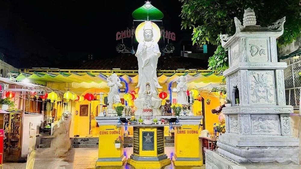 Phu Long Pagoda offers a blend of cultural heritage and spiritual significance in Phu Nhuan