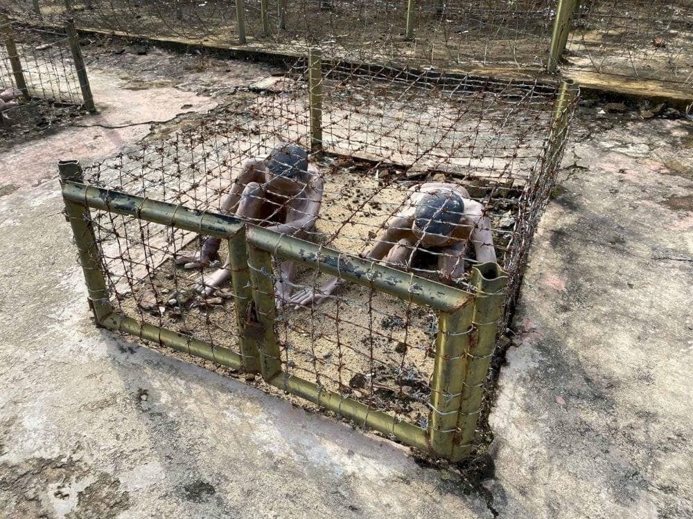 Inside the tiger cages, prisoners were forced to crouch or kneel to prevent injury from the sharp metal surrounding (AI gen lại)