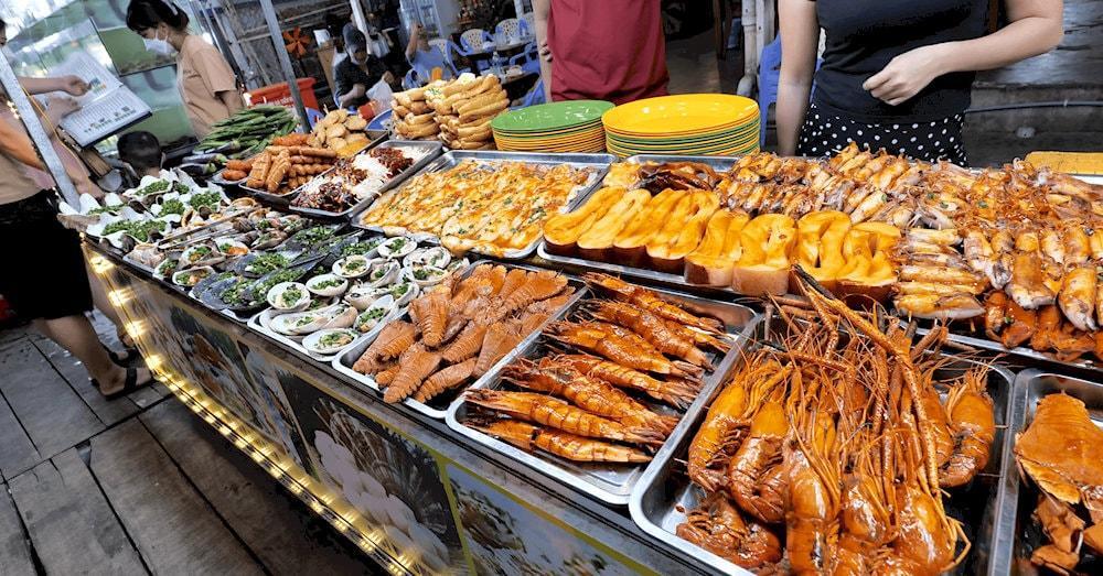 A shopping and dining paradise