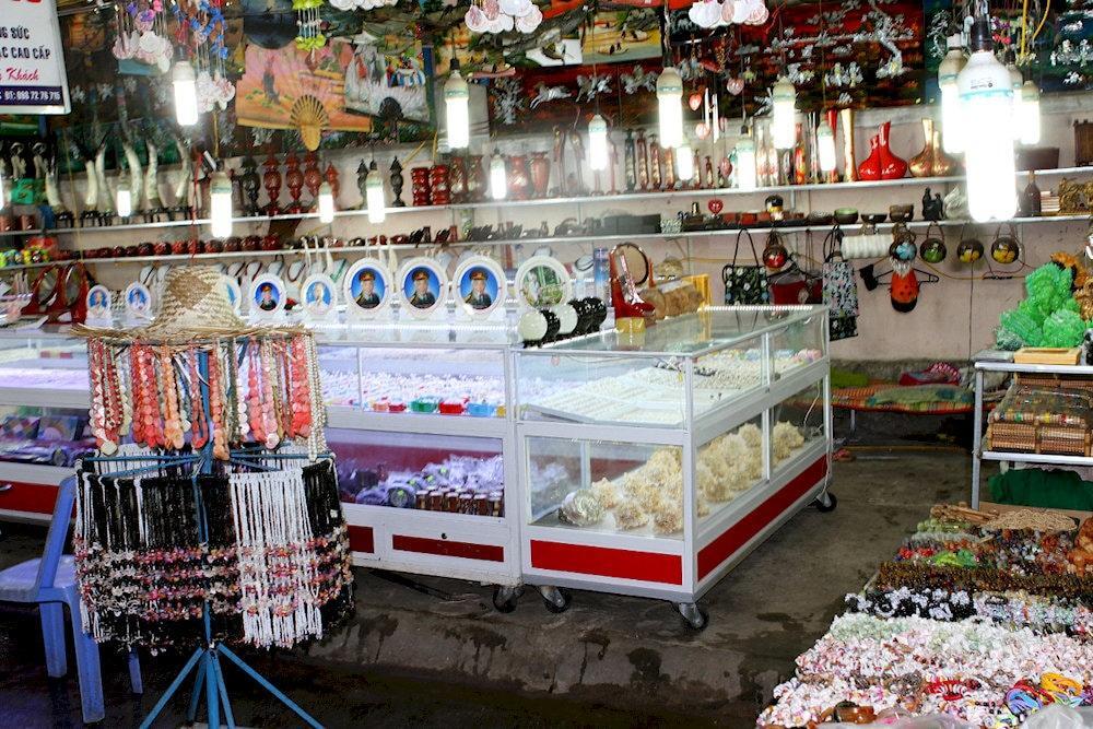 It’s a great spot to unwind, enjoy delicious local food, and soak in the island’s evening charm