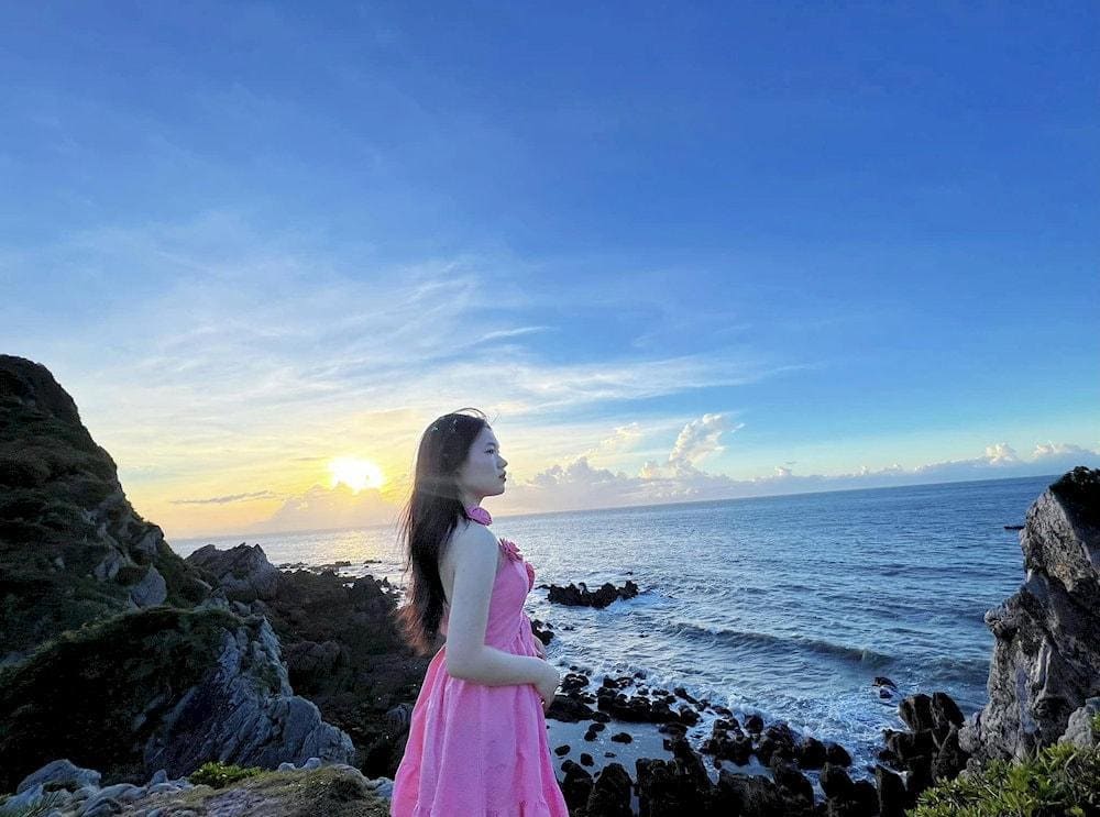 If you’re looking for a serene spot to relax, read a book, or simply absorb the peaceful vibes of the island, Son Hao Beach is an excellent choice