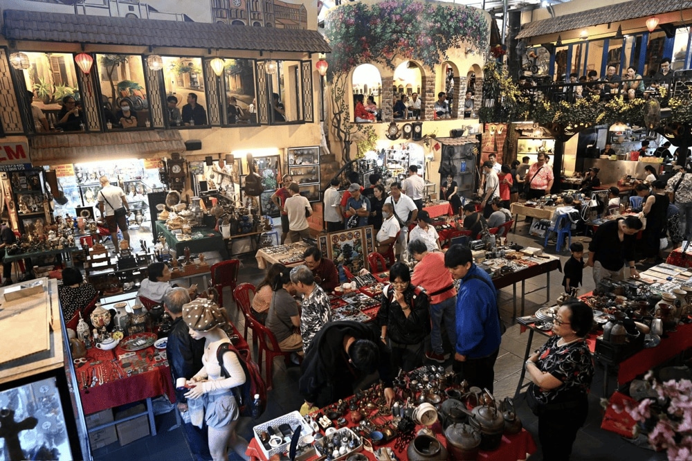 Antique Market Cafe is a one-of-a-kind spot where a coffee shop and antique market merge (Source: Cà Phê Chợ Đồ Cổ)