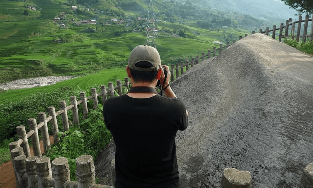 Visitors can come to the Sapa Ancient Stone Gallery in the morning for the best experience in sightseeing or taking pictures
