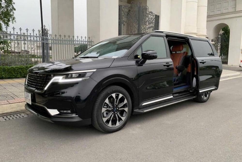 A private car is best suited for families, groups, or travelers who prioritize comfort and convenience