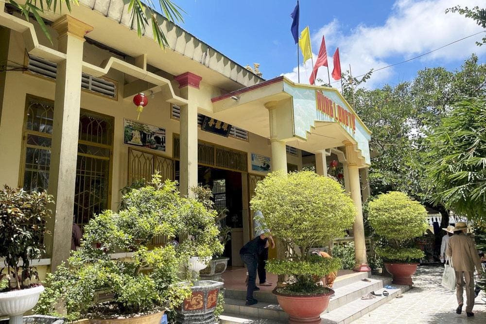 This natural harmony is a key part of the temple’s charm and spiritual energy