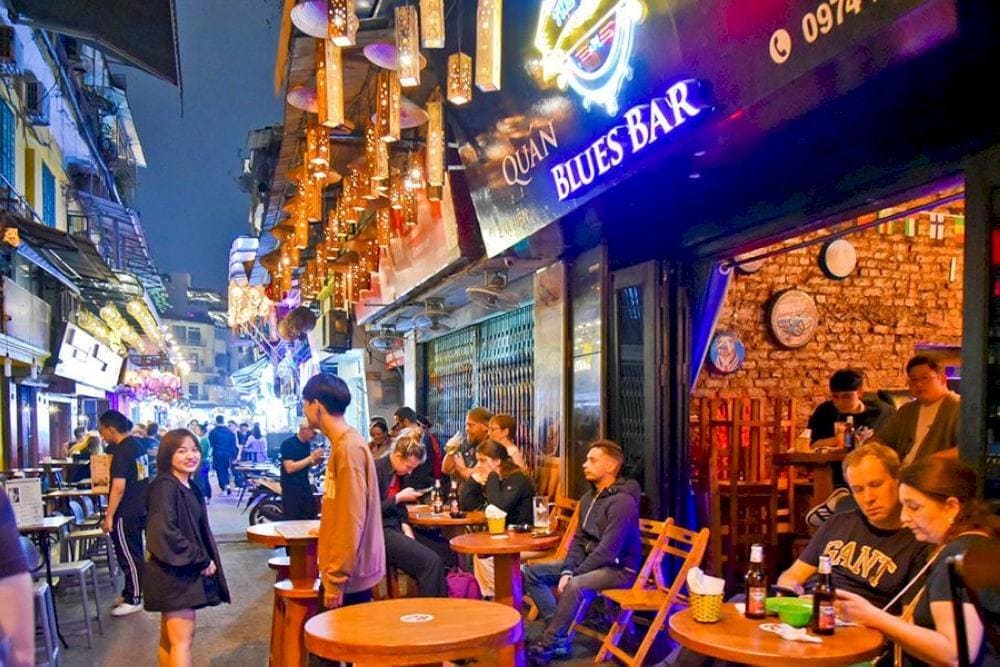With a buzzing atmosphere and a mix of locals and international travelers, the nightlife here is nothing short of electric