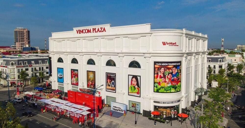 A go-to place for shopping and entertainment, Vincom Plaza Cong Hoa offers a wide range of services