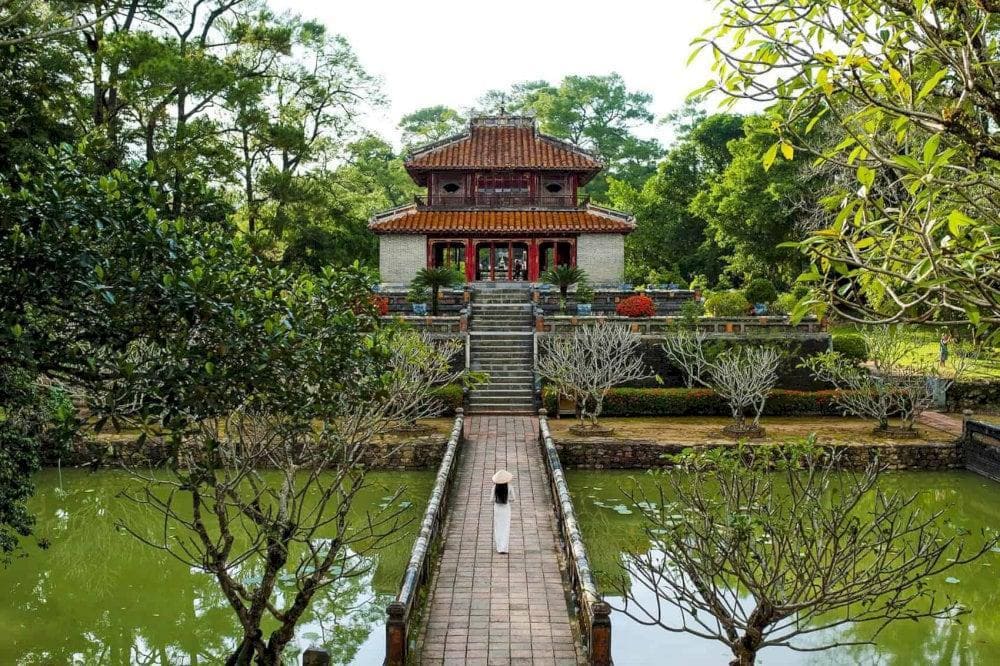 It is set amidst a serene and picturesque landscape