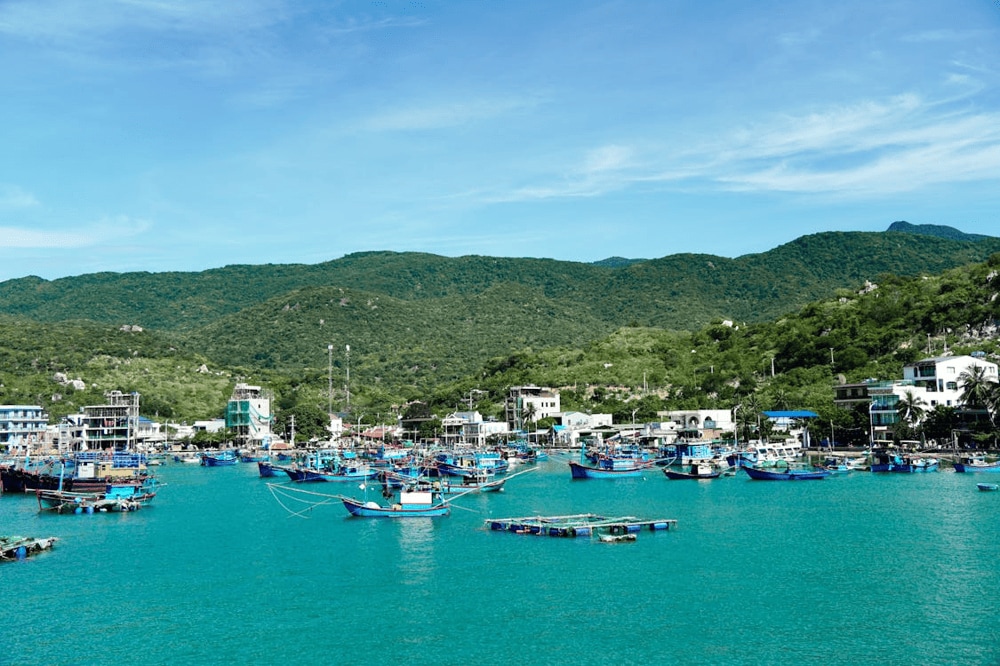 Ham Ninh Fishing Village preserves a rustic charm and offers a genuine glimpse into the everyday life of Phu Quoc’s fishermen (Source: Pexels)