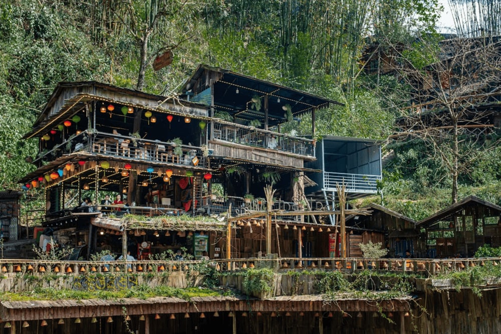 Learn about the unique architecture and living space arrangements of the H'Mong people in Cat Cat Village (Source: Pexels)