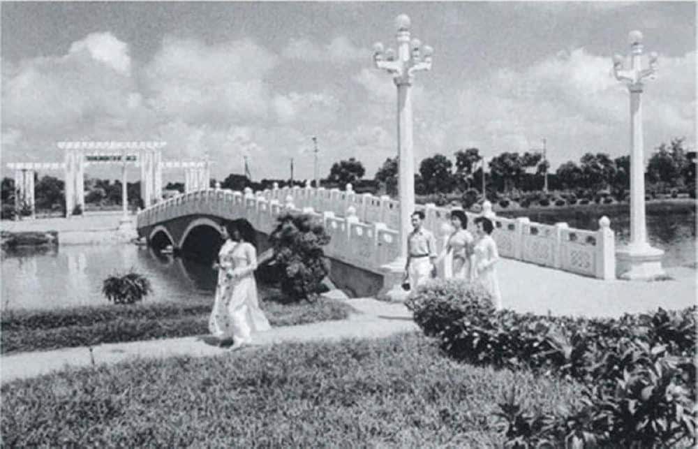 An old picture of Thong Nhat Park - which has always preserved its charm