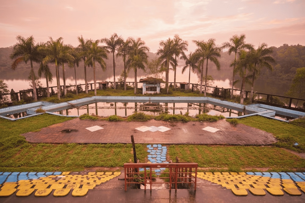 The stadium once featured a dancing fountain and seating for over 2,500 spectators