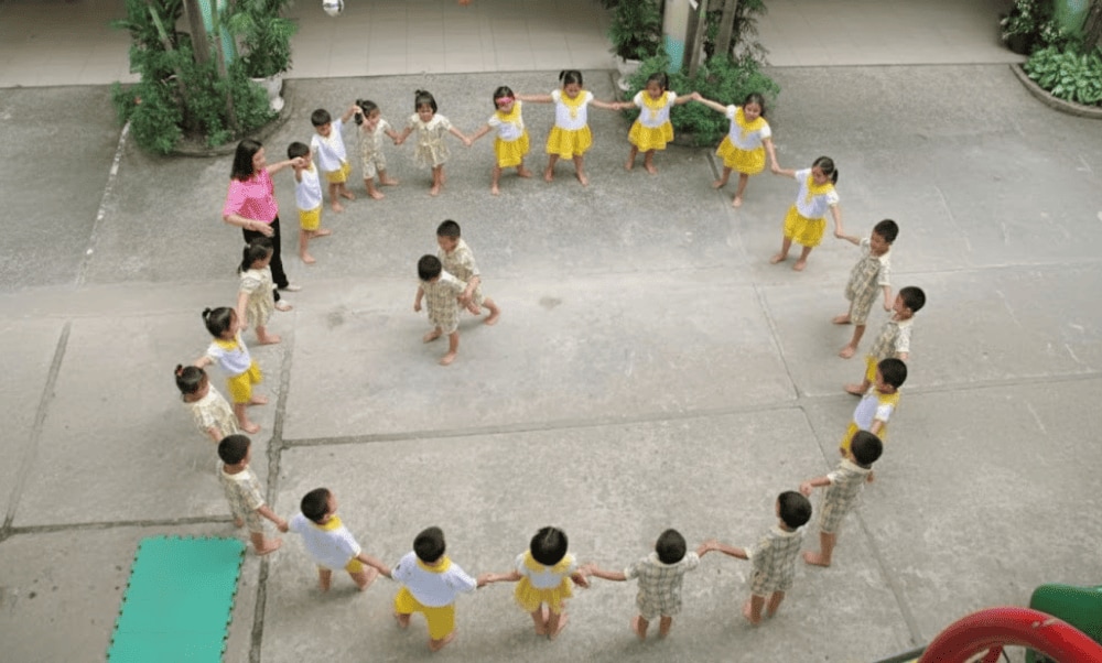 14. Ca Kheo (Stilt-Walking)