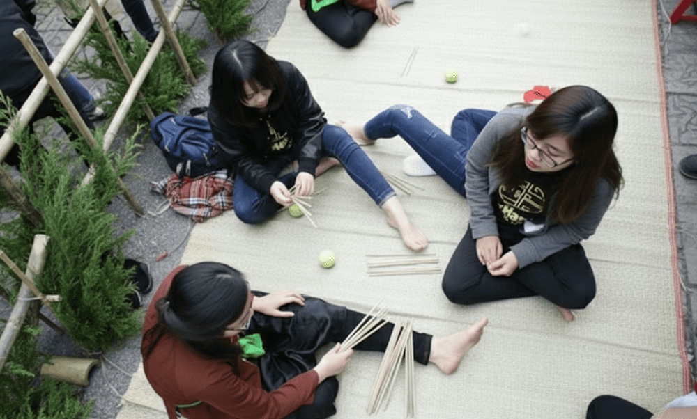 Played mostly by girls in schoolyards and quiet alleys