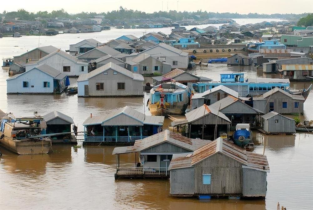 Living on water has long been a part of life for many communities in Vietnam, especially those in the Mekong Delta, where the water plays an essential role in daily life