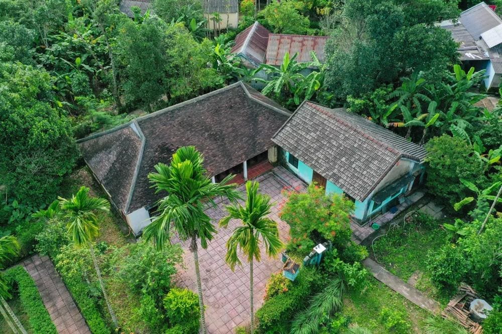 The Ruang House reflects the importance of creating homes that provide safety and security while maintaining a connection to the community and the environment