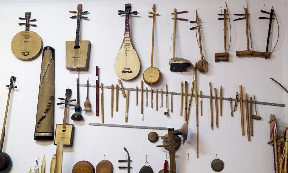 Four main categories of traditional Vietnamese instruments with examples