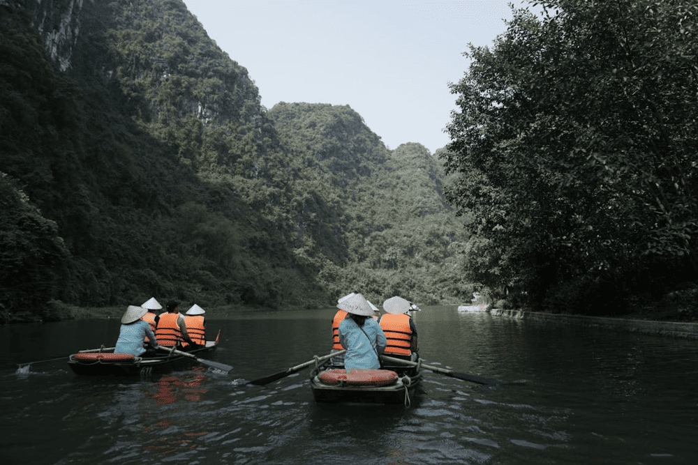 Gliding through the cave system here, visitors feel as if they've entered a fairyland (Source: Pexels)
