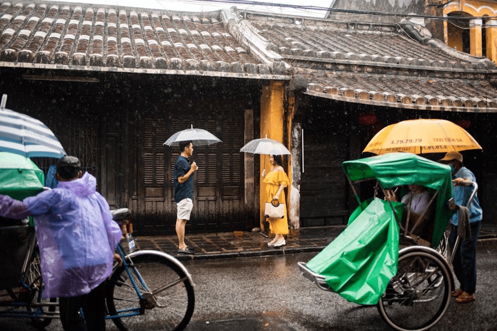 Travelers are advised to bring a light jacket and a hat, as sudden showers may occur anywhere in Vietnam during October (Source: Pexels)