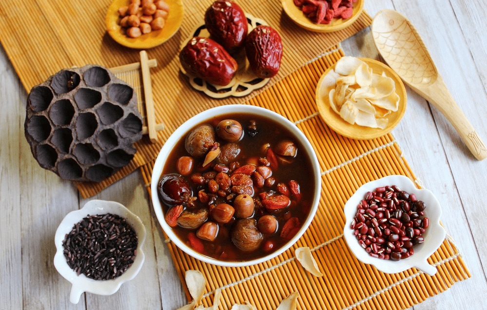 Lotus seed sweet soup offers a delicate, slightly sweet flavor with a soothing, floral aroma that refreshes the senses (Source: Pixabay)