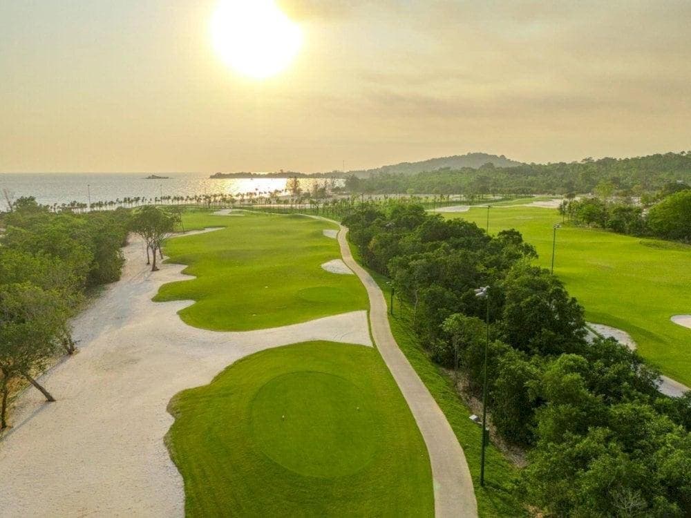 Some resorts near Vung Bau also offer shuttle services for their guests