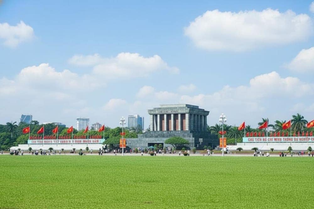 Quảng Trường Ba Đình là nơi diễn ra lễ diễu binh