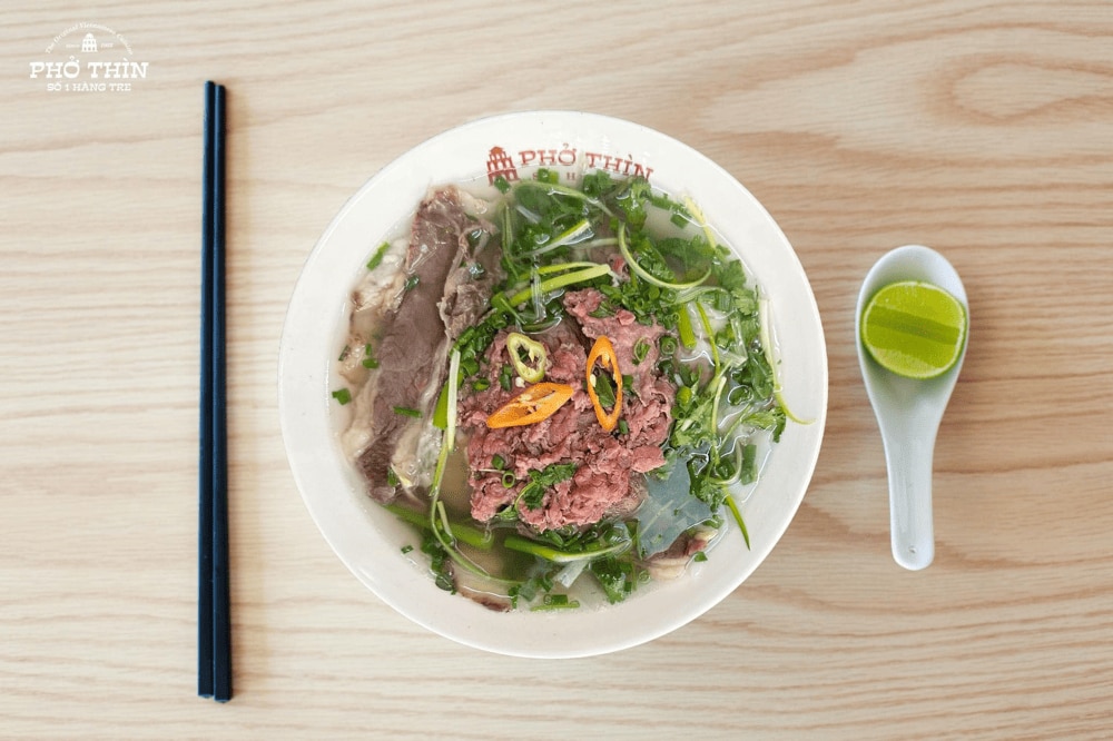 Phở Thìn Bờ Hồ đã ra đời từ năm 1955, giữ nguyên phong vị Hà Nội xưa cho đến hiện tại (Nguồn: Phở Thìn Bờ Hồ - 1 Hàng Tre)