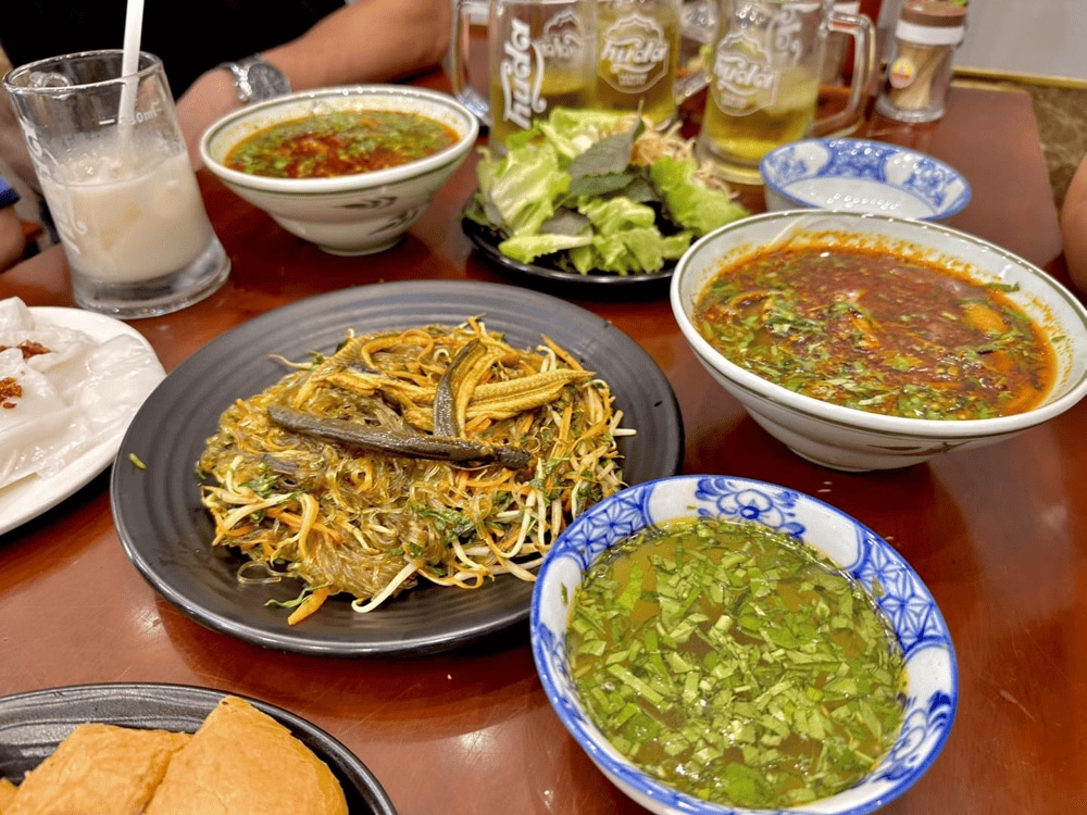 Quán O Quế cũng là một địa điểm thưởng thức các món lươn ngon tại Thủ đô (Nguồn: Lươn O Quế - 111 Láng Hạ)