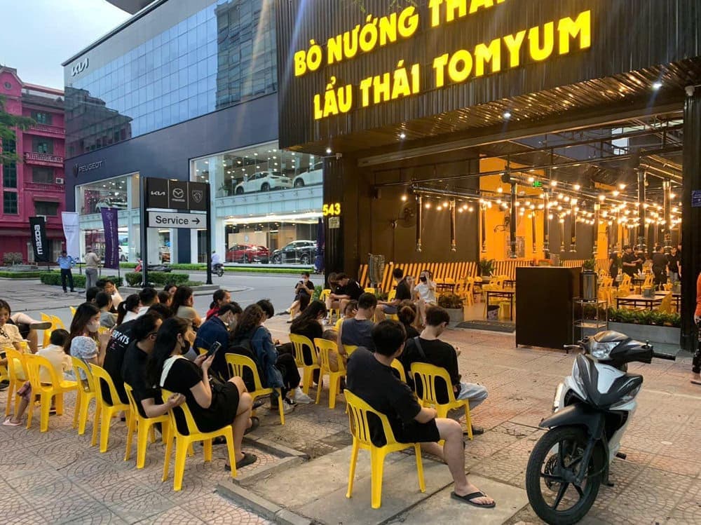 A Choén có đến 8 cơ sở tại Hà Nội, đều có không gian rộng rãi và đông khách đến ăn buổi tối (Nguồn: A Choén)