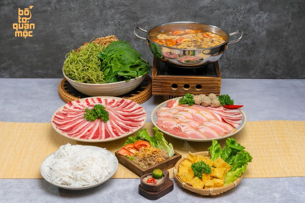 Bò Tơ Quán Mộc nổi tiếng với các món ăn được chế biến từ thịt bò non được chăn nuôi tại vùng núi Ba Vì (Nguồn: Bò Tơ Quán Mộc)