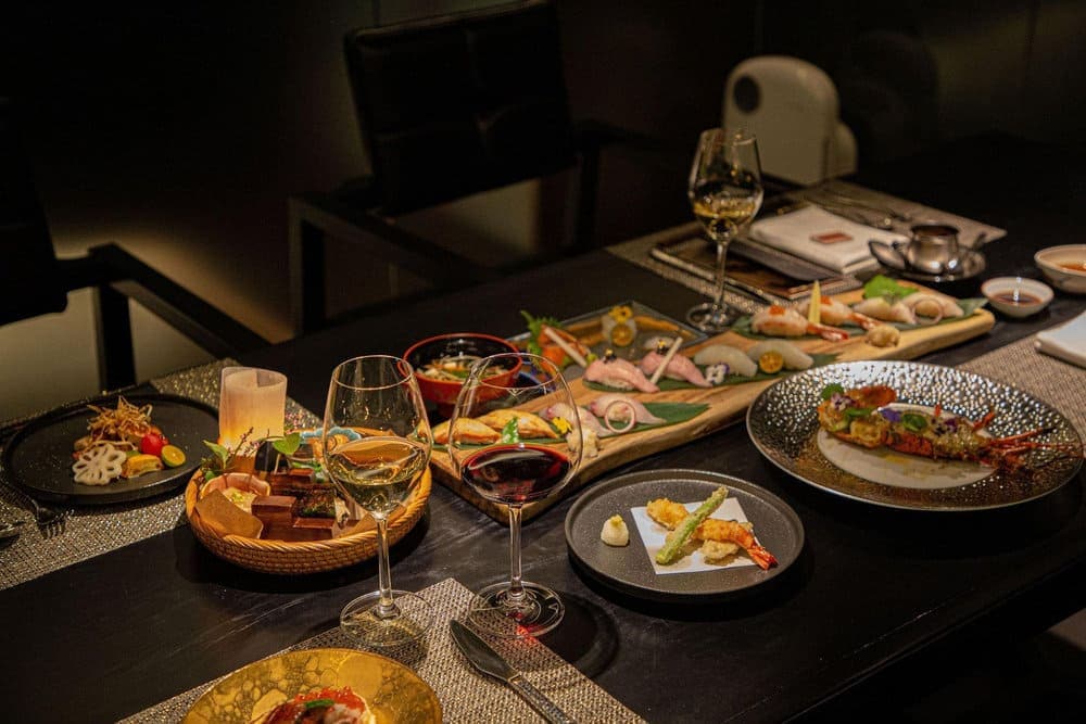 Đến Nuboko, nhất định nên thử Set Omakase hoặc Wagyu nướng Teppanyaki, nơi mọi giác quan đều được đánh thức (Nguồn: Nuboko Sushi & Teppanyaki)