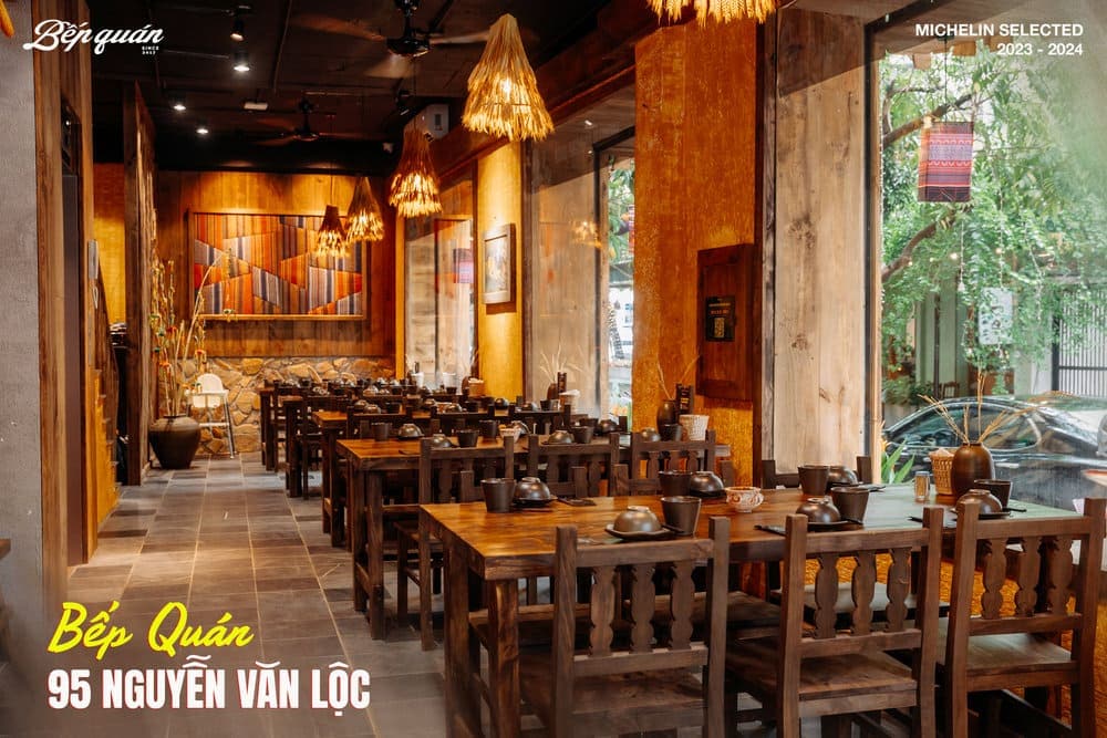 Không gian các cơ sở Bếp Quán rộng rãi, mang đậm phong cách Hà Nội xưa (Nguồn: BẾP QUÁN)