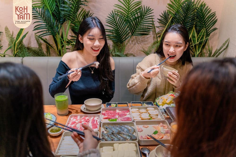 Menu tại Bếp Thái Koh Yam gần 100 món ăn và đồ tráng miệng kiểu Thái (Nguồn: Nhà hàng THAI KOH YAM)