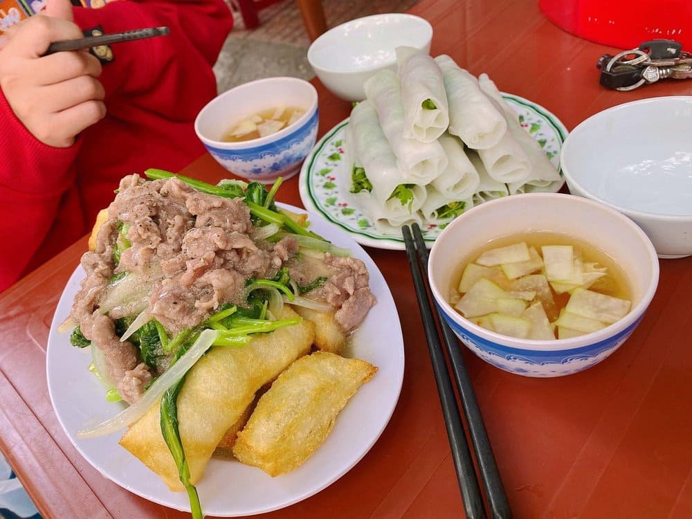 Phở cuốn thịt bò và phở chiên phồng là 2 món được Michelin Guide tuyển chọn (Nguồn: Tripadvisor)