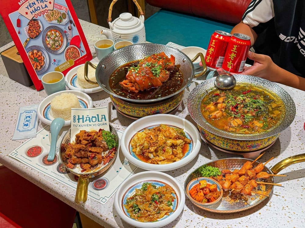 Với phong vị từ các vùng ẩm thực đặc trưng Trung Hoa, món ăn được chế biến gia giảm phù hợp hơn với khẩu vị người Việt (Nguồn: Tripadvisor)