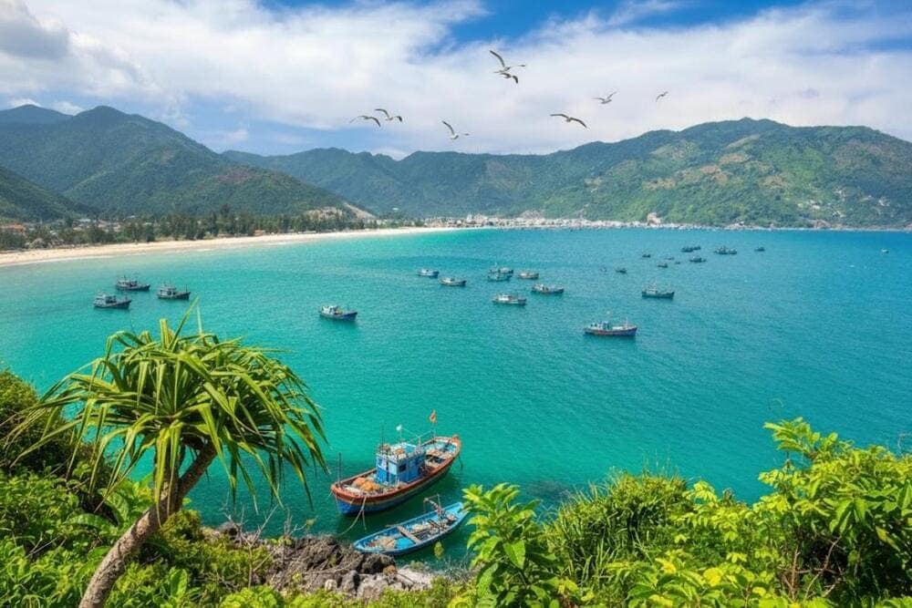 C nằm bên Đèo Cả là nơi giao hòa giữa biển và núi