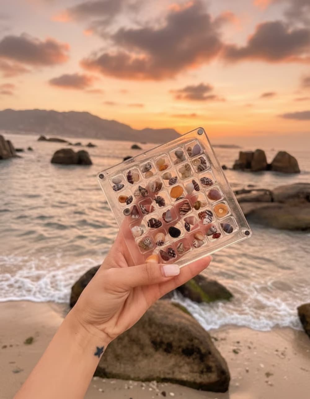 Tự tay nhặt vỏ sò để làm quà lưu niệm sau chuyến đi