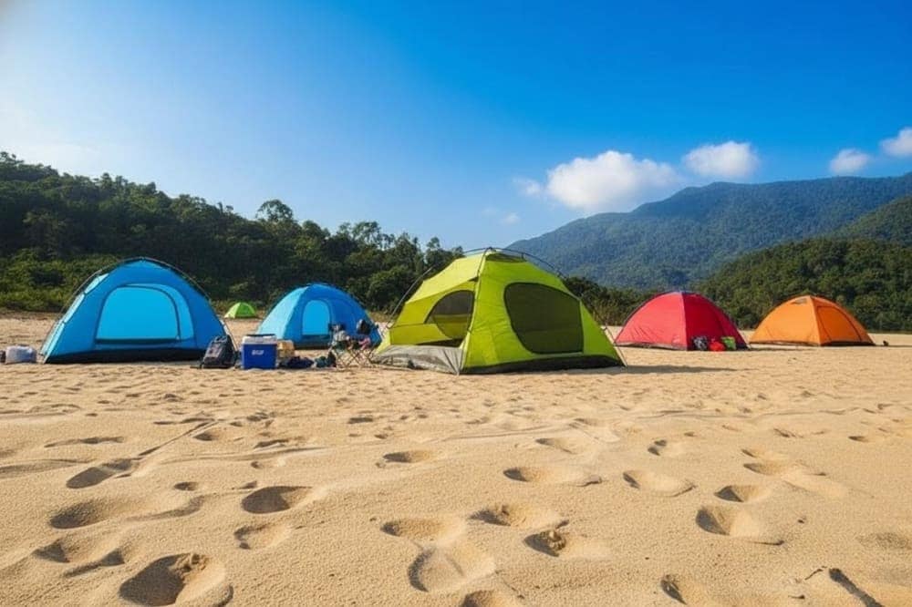 Rạn Nam Ô có bãi cát rộng thích hợp cho hoạt động cắm trại.