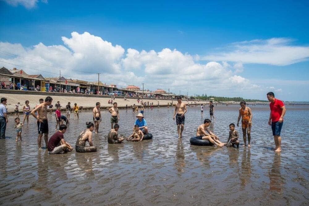 Trải nghiệm bãi biển Quất Lâm cùng gia đình và bạn bè